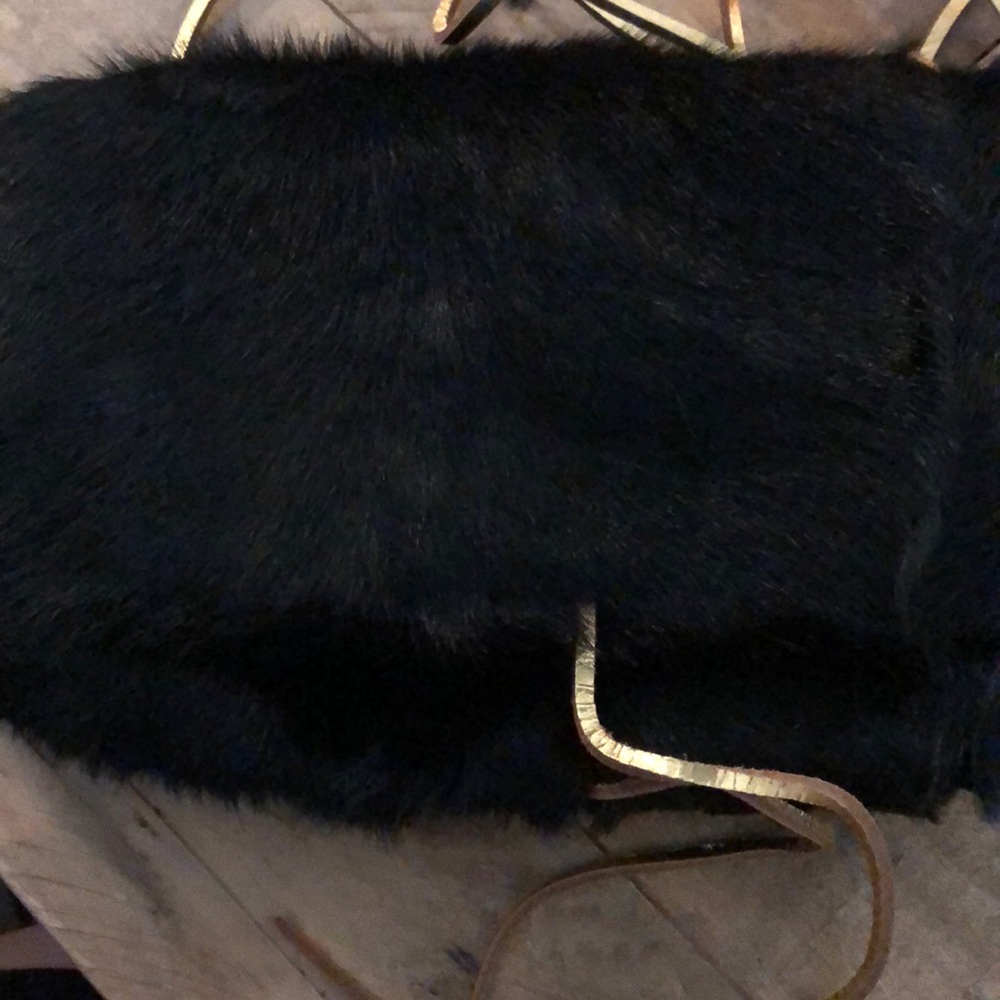 Muun faux fur crossbody bag - Picture 3 of 3